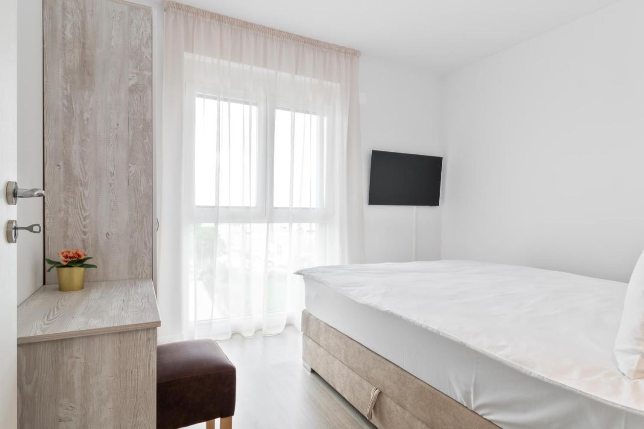 Grand Hill Flats Apartment Oradea Ngoại thất bức ảnh
