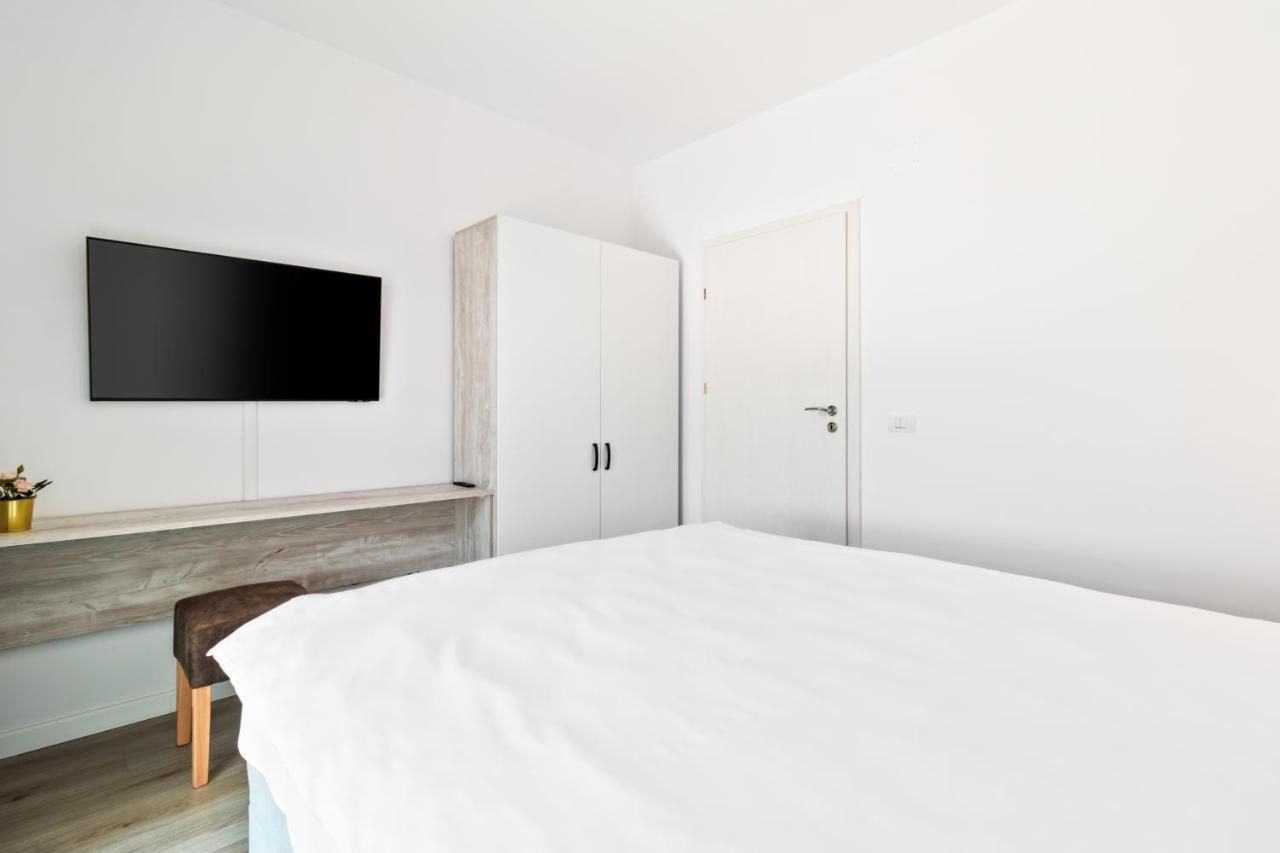 Grand Hill Flats Apartment Oradea Ngoại thất bức ảnh